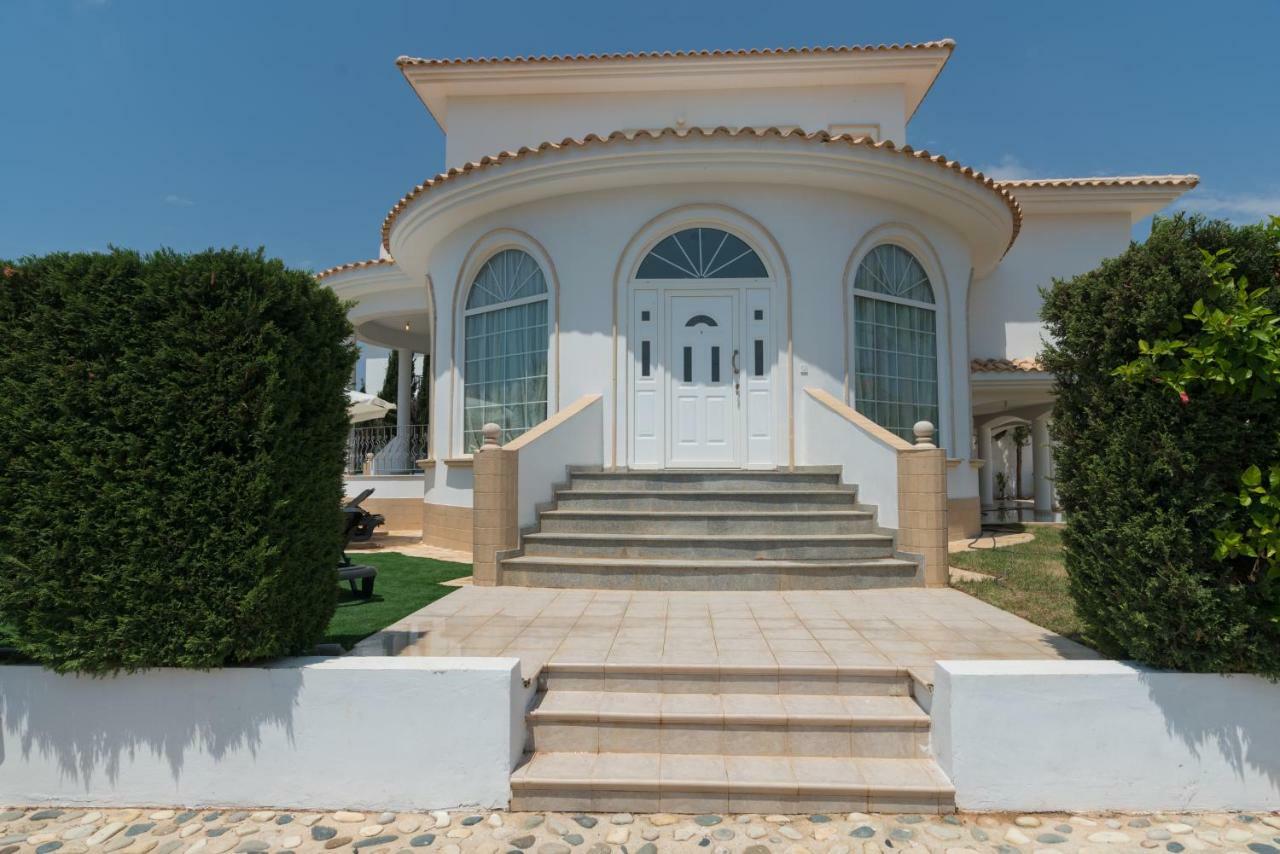 Aphrodite Villaer Ajía Nápa